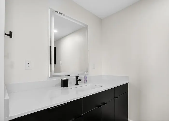 Chic Downtown | Beacon 2br Tulsa