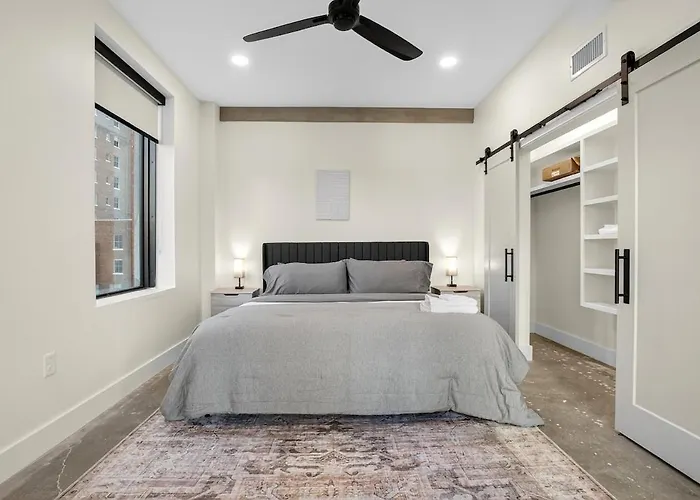 Chic Downtown | Beacon 2br Tulsa