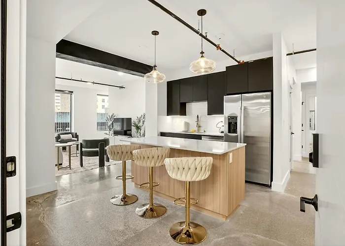 Chic Downtown | Beacon 2br