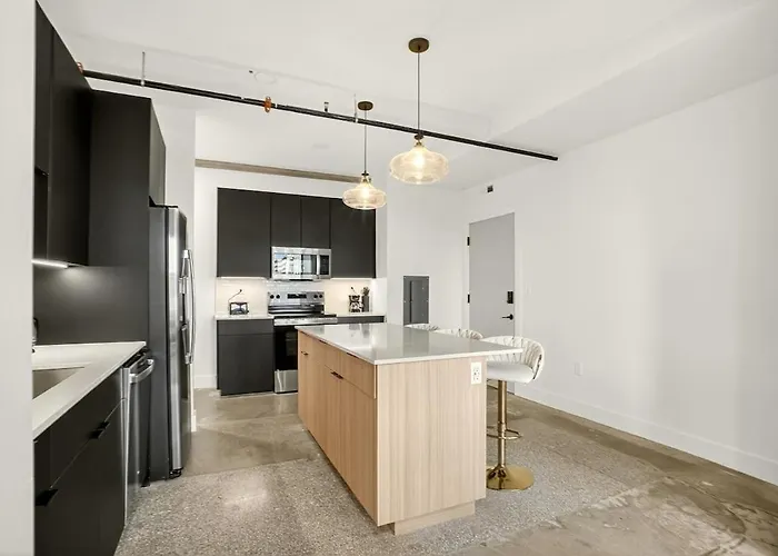 Chic Downtown | Beacon 2br *