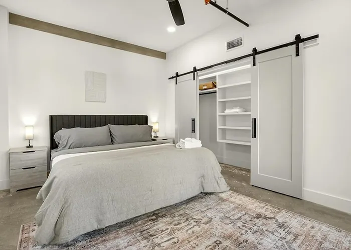 Chic Downtown | Beacon 2br