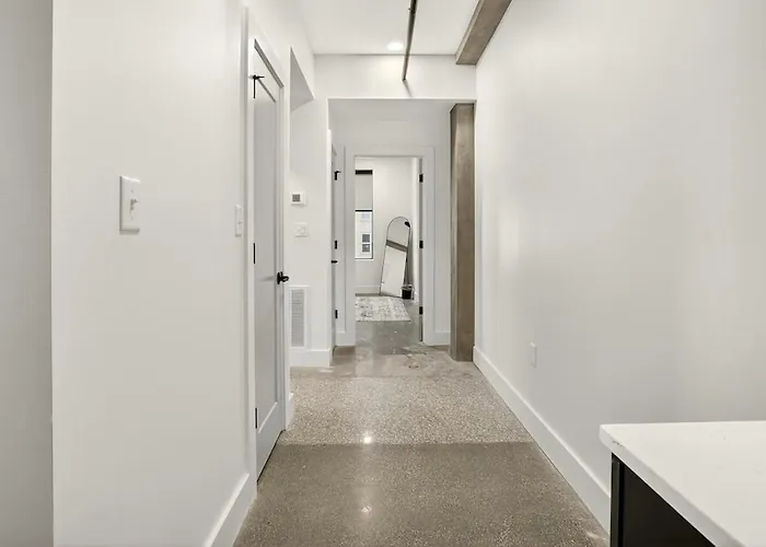 Chic Downtown | Beacon 2br Apartamento